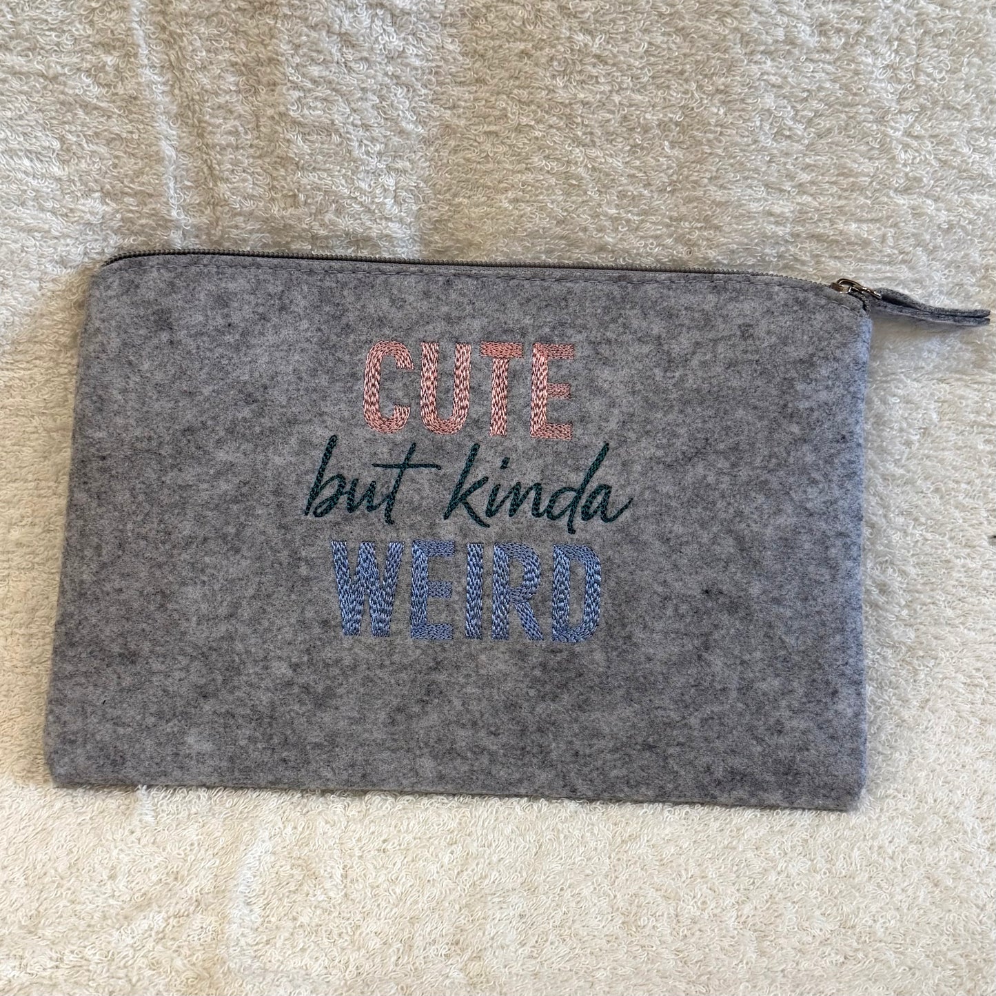 Mehrzwecktäschchen "cute but kinda weird"
