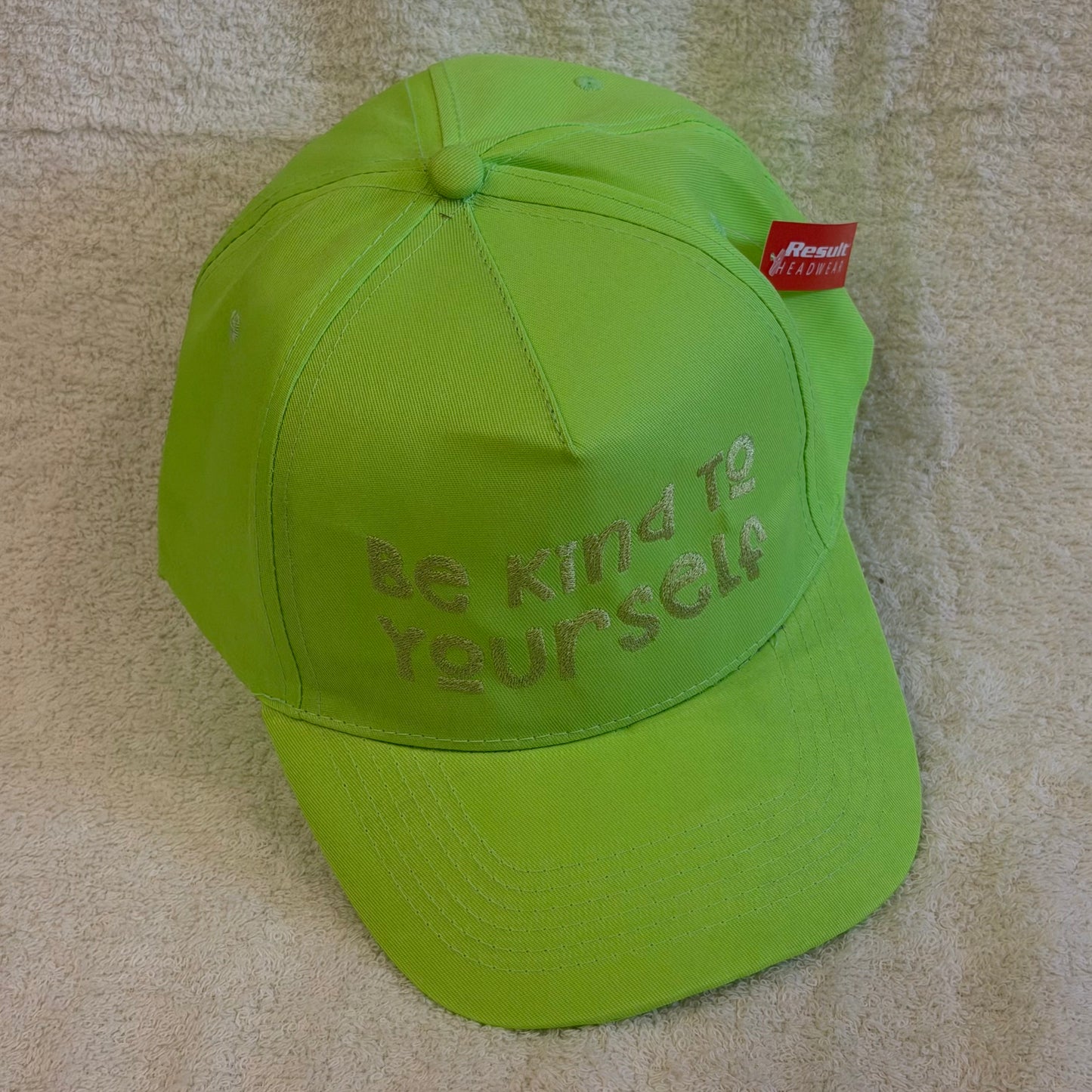 Cap neon grün "be kind to yourself"