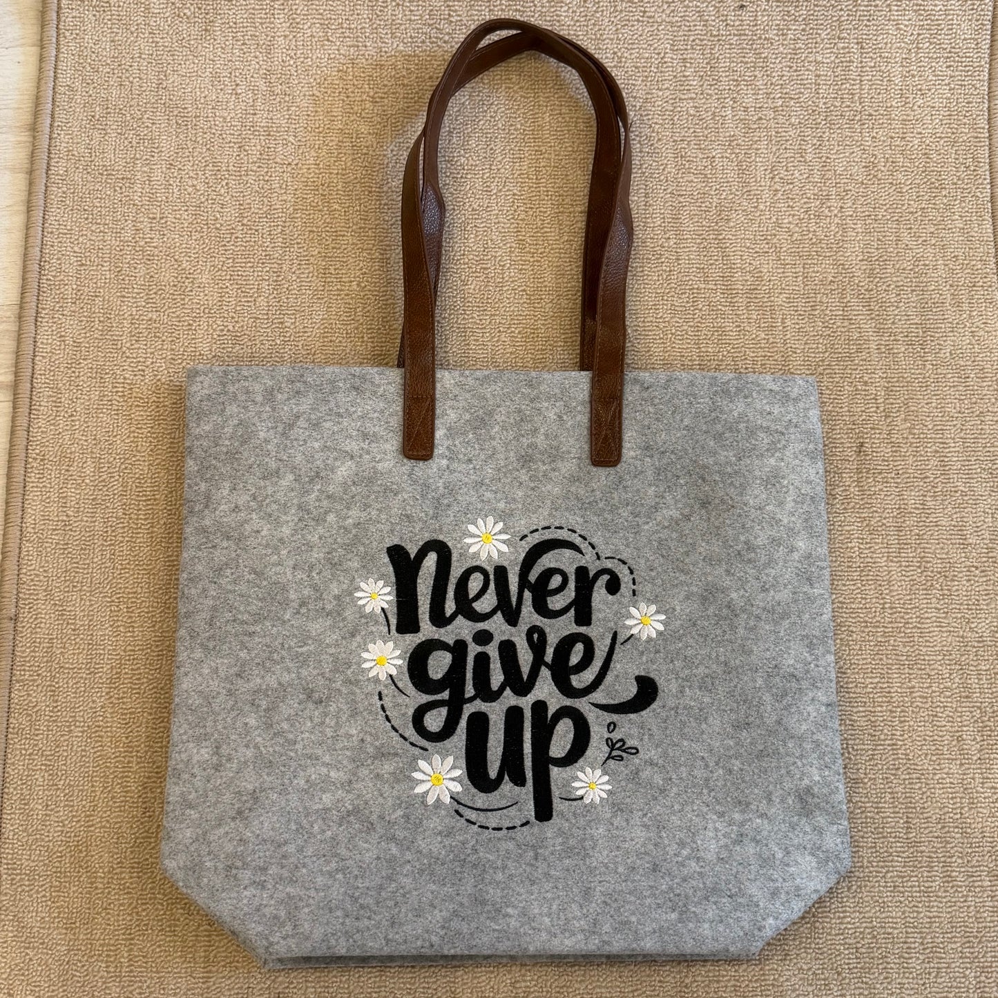 Filz Shopper "never give up"